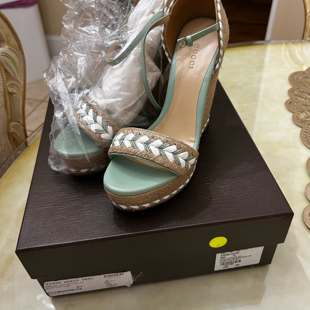Gucci Green Wedge Shoes with Modern Design